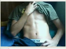 guy play and cum on cam